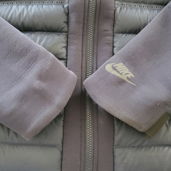 Nike - Picture 14 of 16